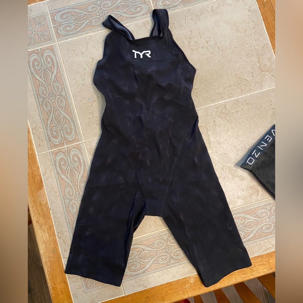 TYR venzo 28